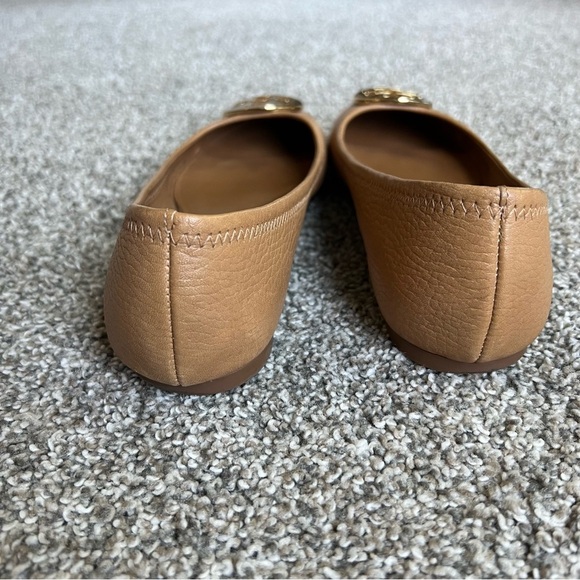 Tory Burch Royal Tan/Gold Reva Tumbled Leather Flats, Size 7 - Picture 5 of 7